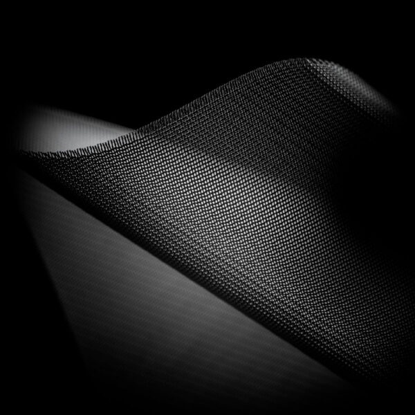 Texture nera e grigia a zigzag con superfici lucide e ombre morbide, evocando tessuti o materiali industriali.