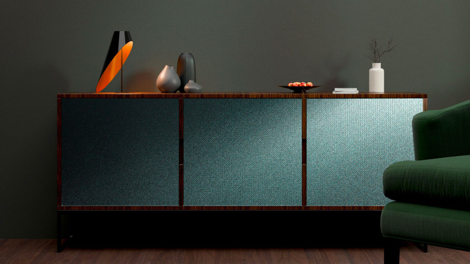 Credenza moderna blu scuro con riflessi, decorazioni minimaliste e una sedia verde sullo sfondo in stanza elegante.